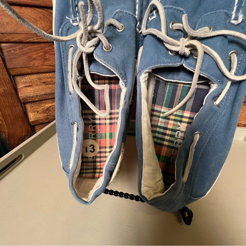 Sperry Men's Blue Canvas Boat Shoes. Perfect for summer. Casual and comfortable.